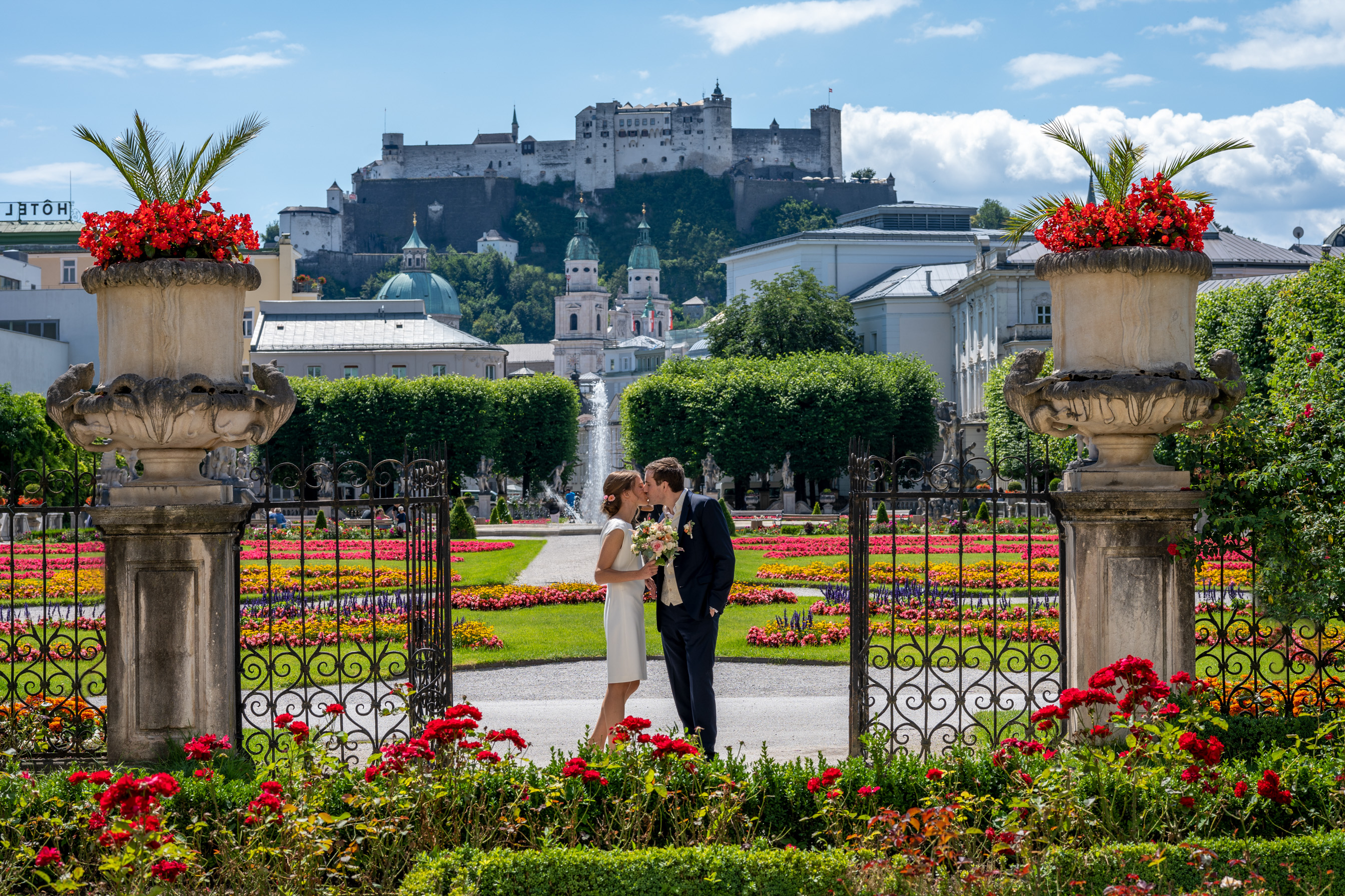 wedding photographer Salzburg Schloss Mirabell